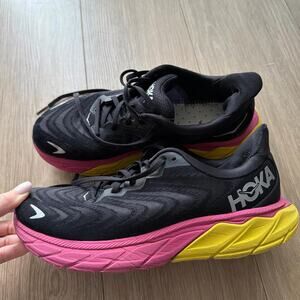 Hoka one one arahi 6 Black and Pink Size 9.5B